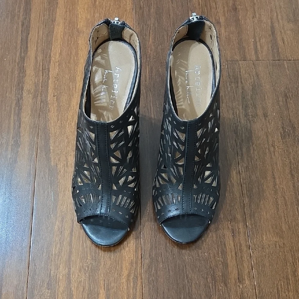 NICOLE MILLER ARTELIER BLACK LEATHER WEDGE LASER CUT OUT CAGE STYLE 7